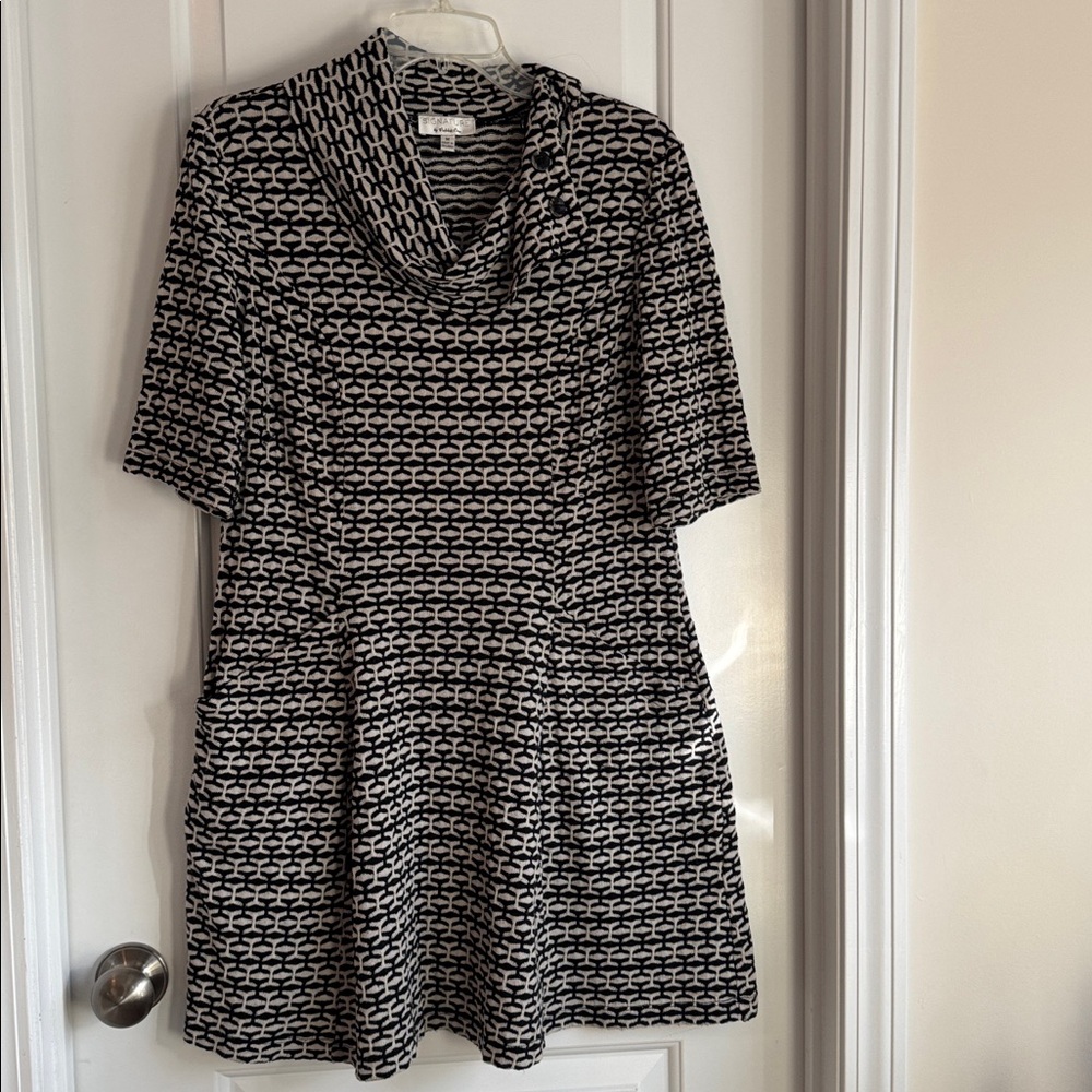 Stylish Black and White Geometric Women's Dress